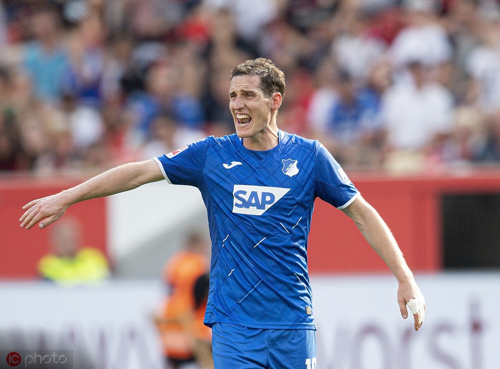 霍芬海姆的球员展现出色技术 霍芬海姆的球员展现出色技术