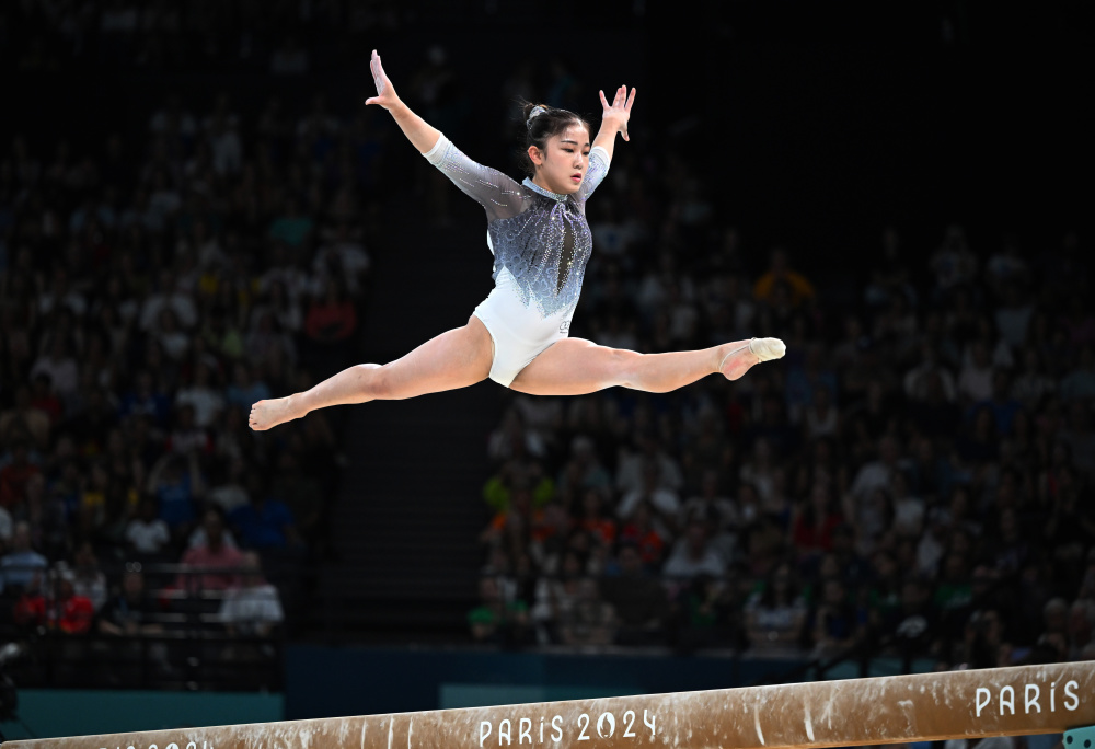 体操比赛:加拿大选手惊艳表现夺冠 体操比赛:加拿大选手惊艳表现夺冠