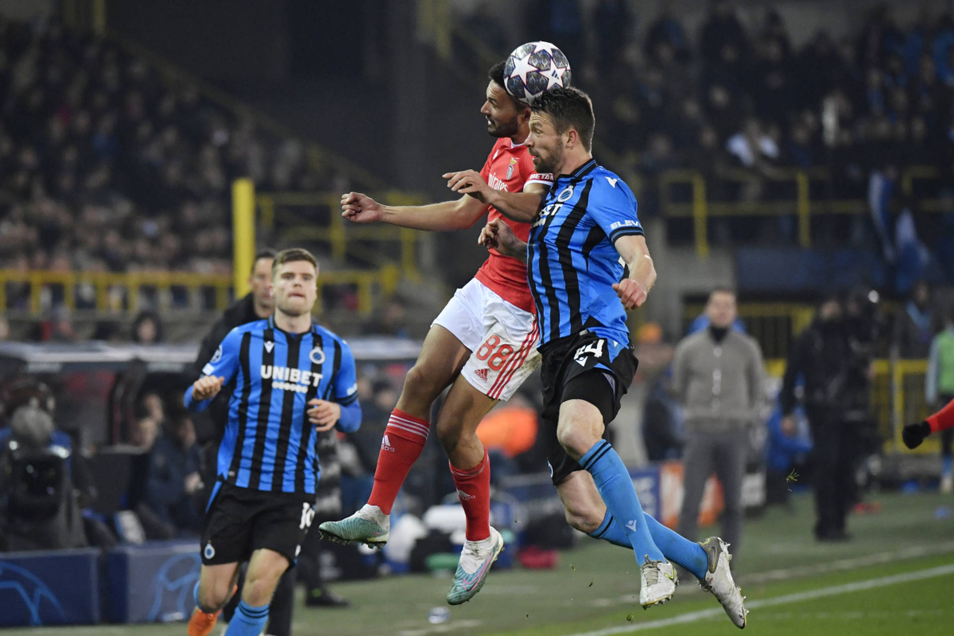 曼联客场击败狼队,赢球逆转施展 曼联客场击败狼队,赢球逆转施展