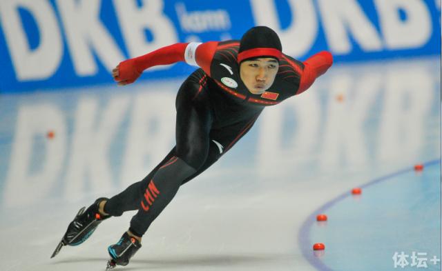 芬兰冰雪选手力抢前位!速滑冰场闪耀 芬兰冰雪选手力抢前位!速滑冰场闪耀