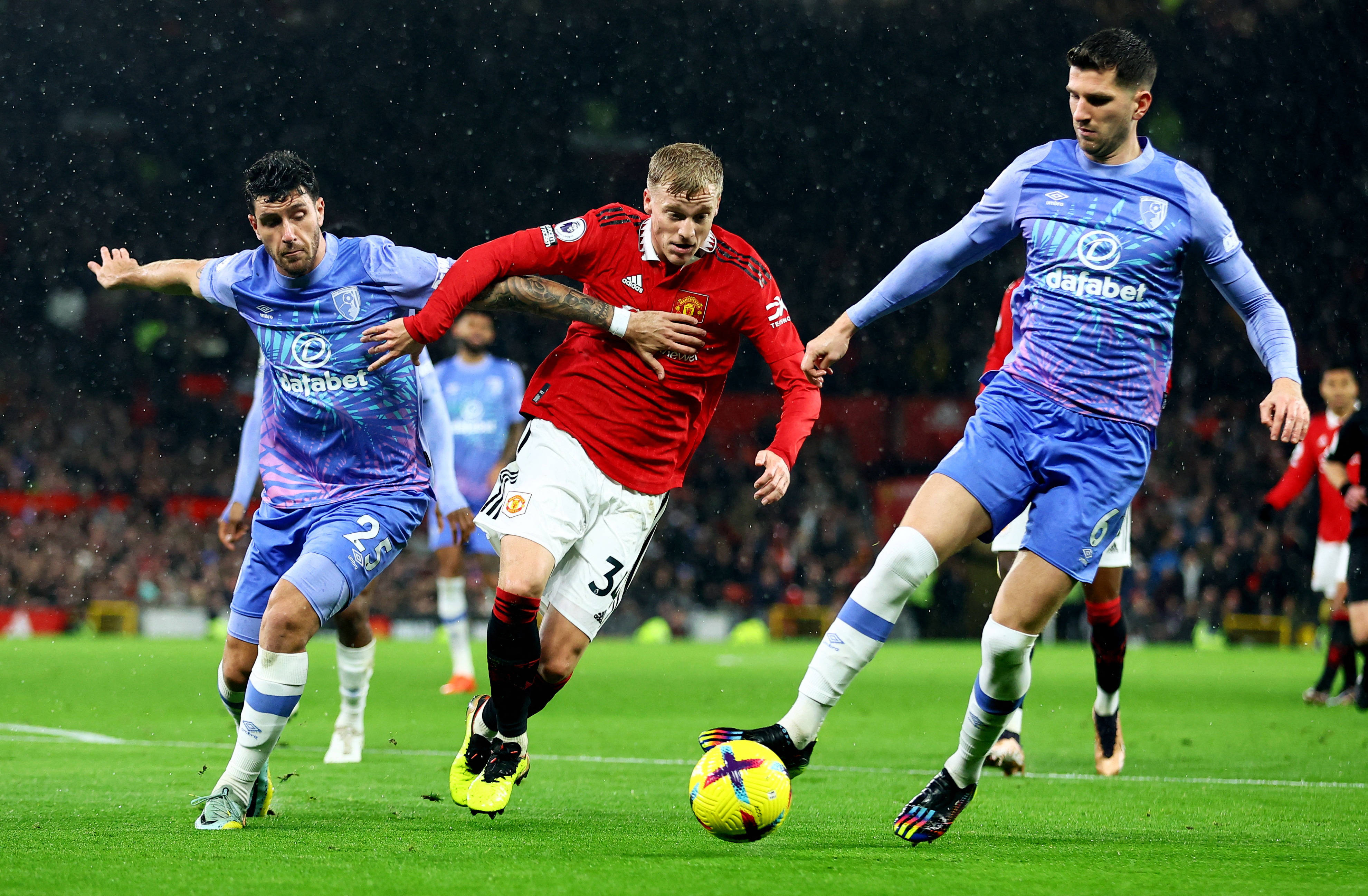 尼斯客场击败伯恩茅斯,提前晋级 尼斯客场击败伯恩茅斯,提前晋级