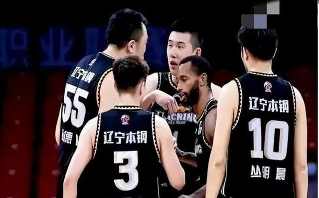 上海万达外援攻击实力强劲,引领球队跻身前列 上海万达外援攻击实力强劲,引领球队跻身前列