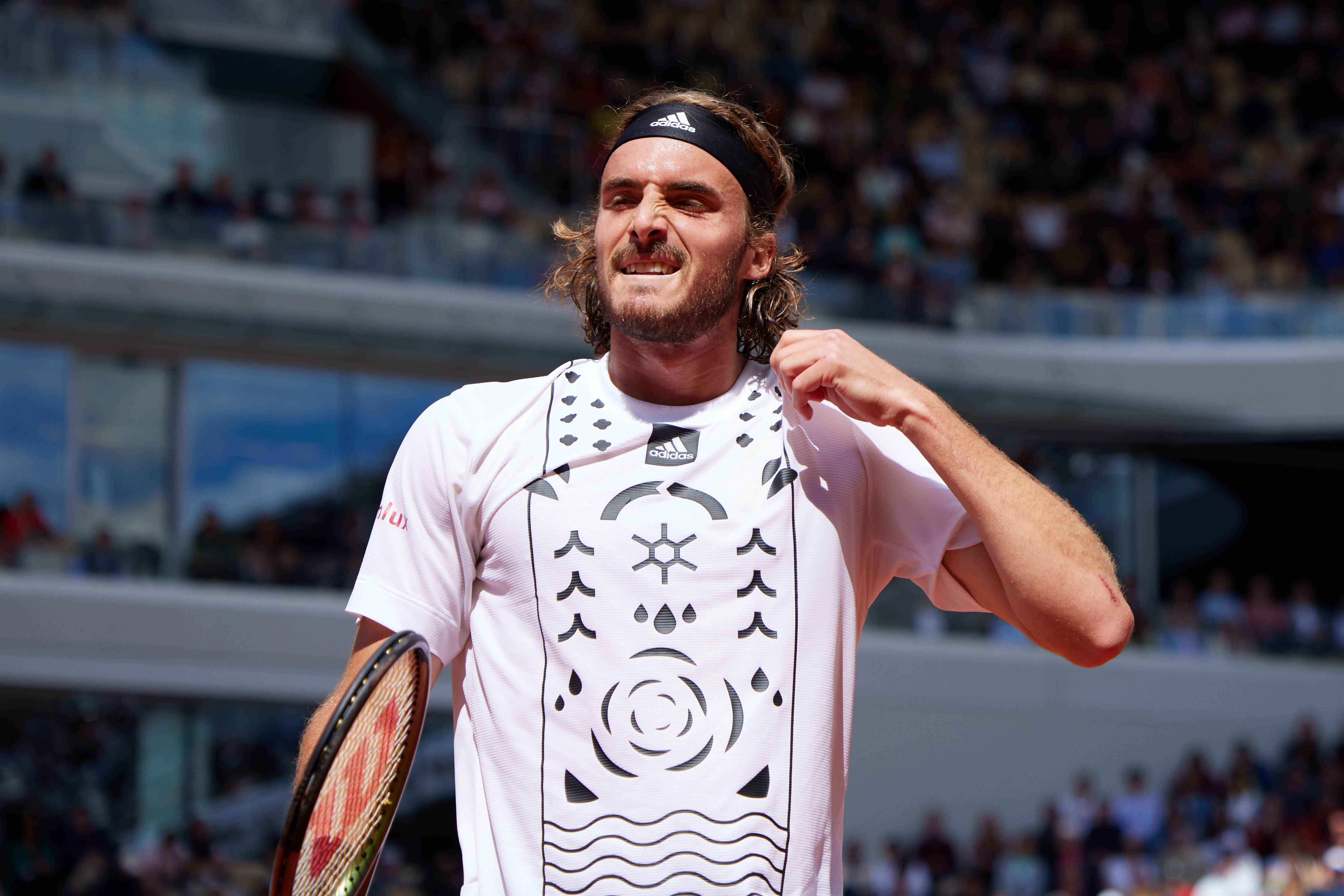 希腊举重选手表现出色，再度夺冠