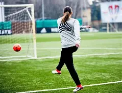 意大利女足球员磨砺成钢,敢拼敢闯 意大利女足球员磨砺成钢,敢拼敢闯