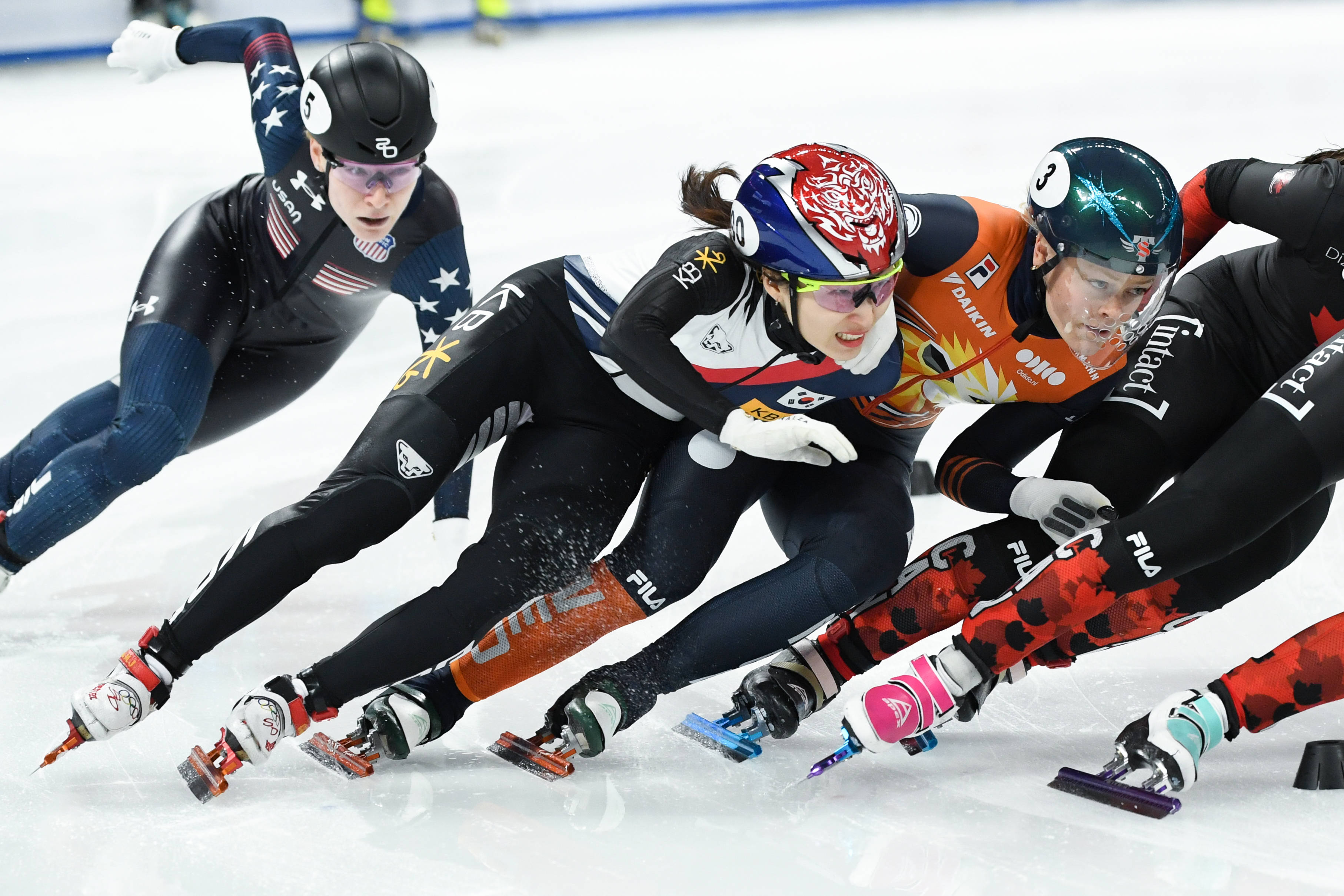 短道速滑惊现逆袭,韩国选手夺冠! 短道速滑惊现逆袭,韩国选手夺冠!