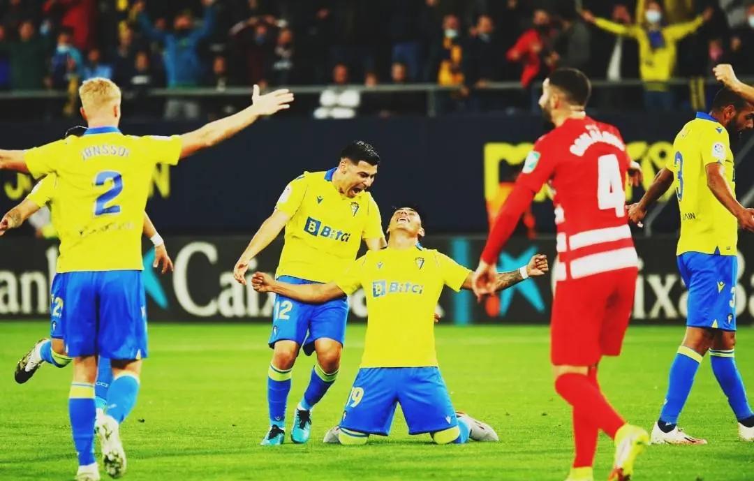 瓦伦西亚爆冷取胜皇家社会,止住连败势头 瓦伦西亚爆冷取胜皇家社会,止住连败势头