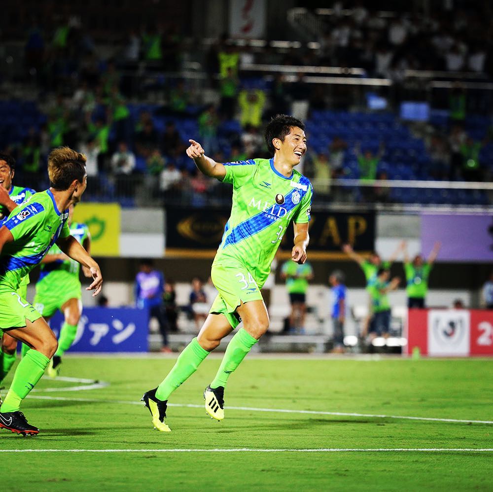 瑞拉尔队球员集体训练，士气高涨十足