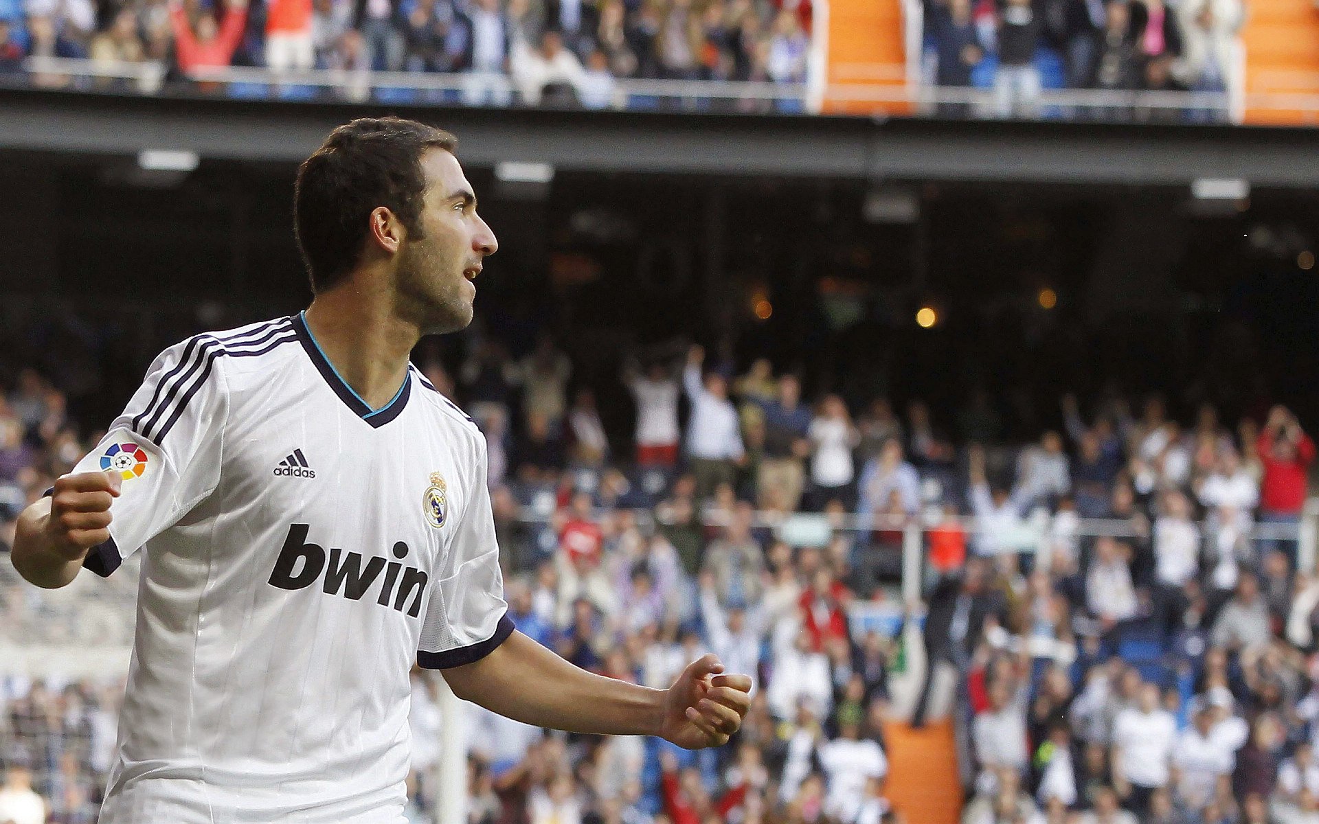 刹车点上的王朝，当勒沃库森在街道赛弯心强行超车洪都拉斯