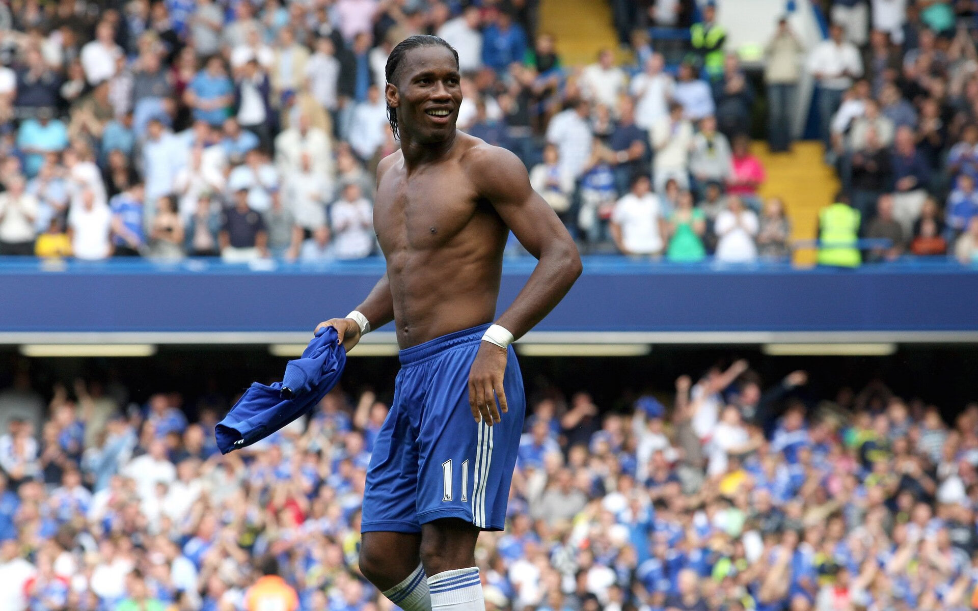 篮球场飙分压制掘金，赛车场戈贝尔换挡超车—体育界魔幻周末诞生