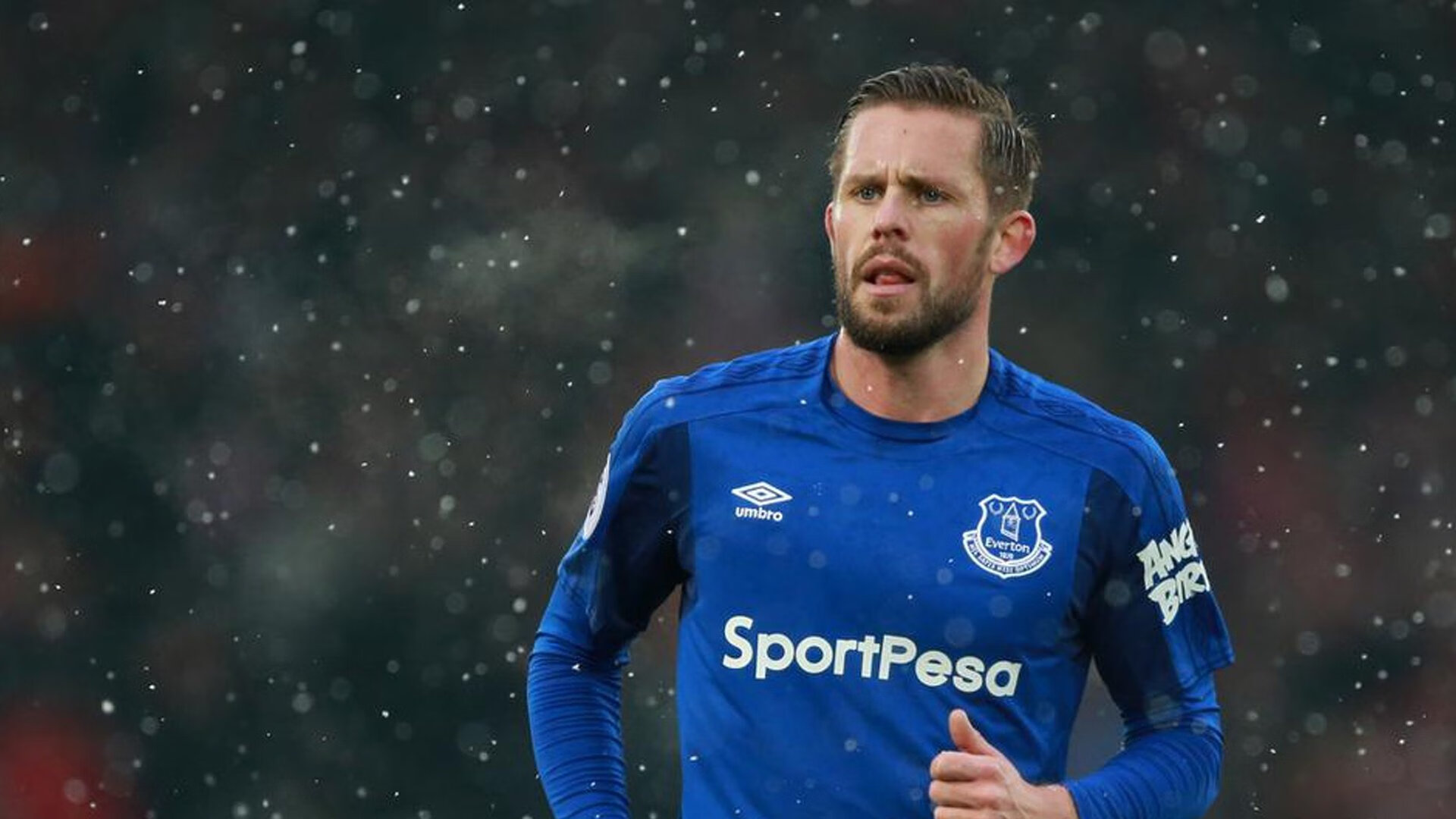 火力压制与技术心脏，现代足球的战术两极博弈