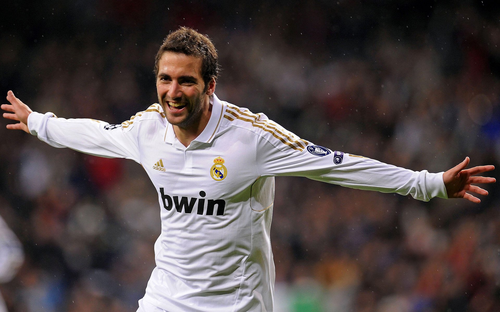 孙兴慜爆发，亚洲巨星的个人秀与荷兰战术体系对威尔士的压制