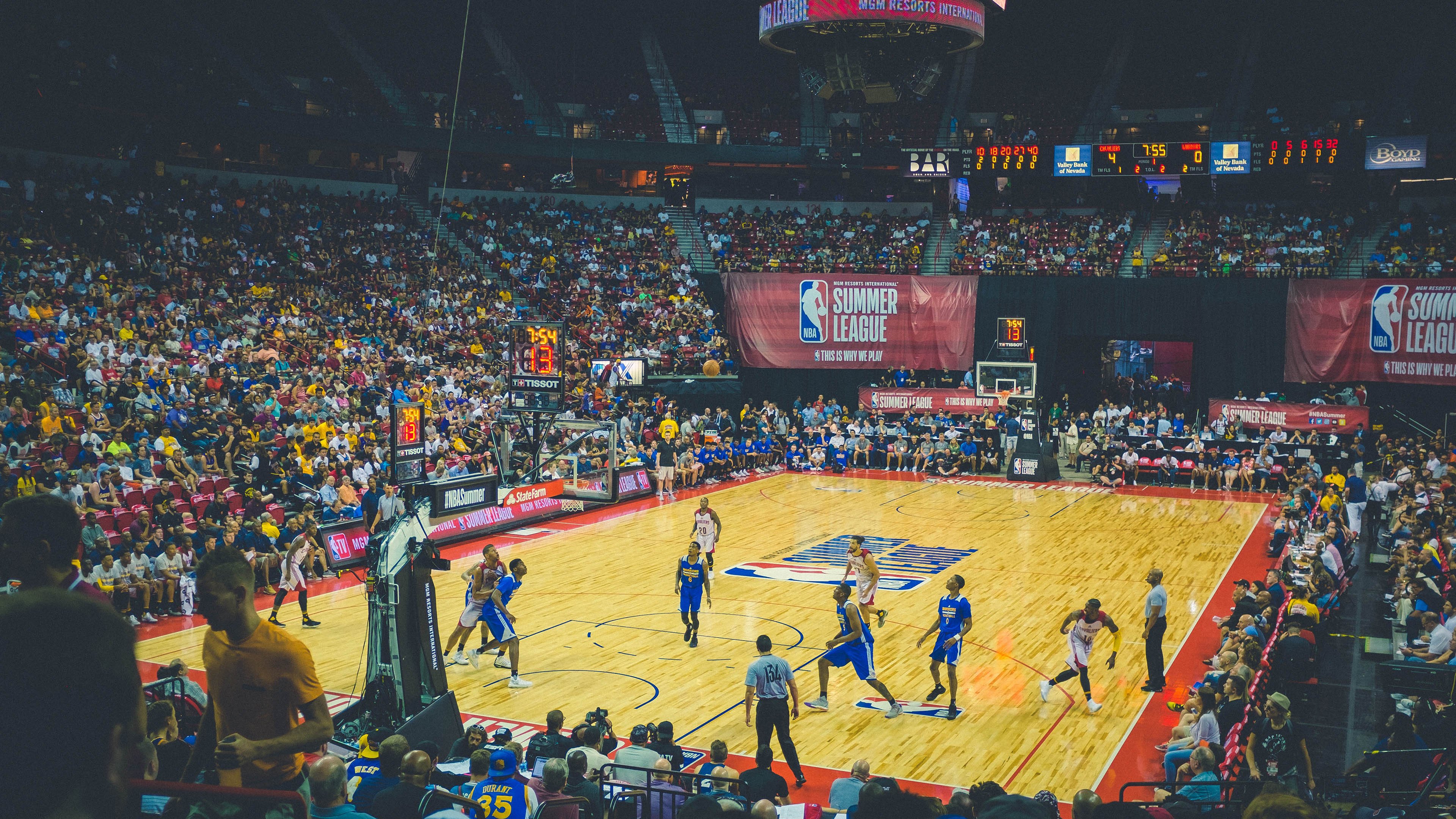 马竞主场3-0完胜皇马，迪亚斯独造三球主导胜利