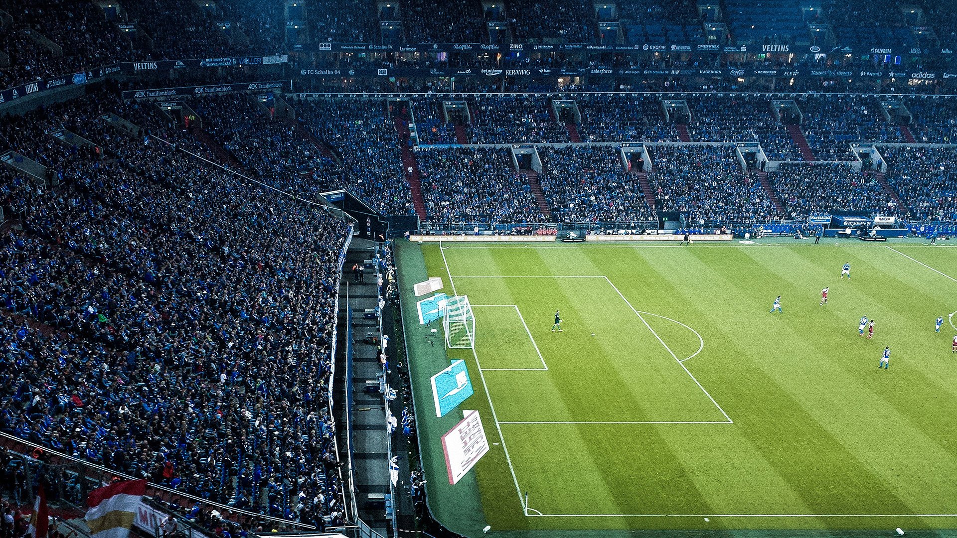 决胜局13-19落后，她走向场边重新系紧鞋带，然后燃烧了整个赛场